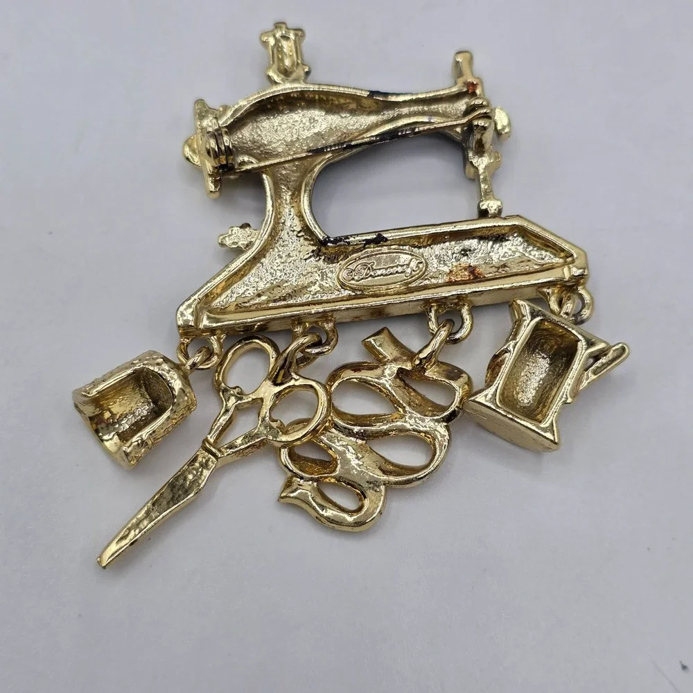 Danecraft Sewing Machine Charm Brooch Pin Miniature‎ Spool Scissors Thimble Tape